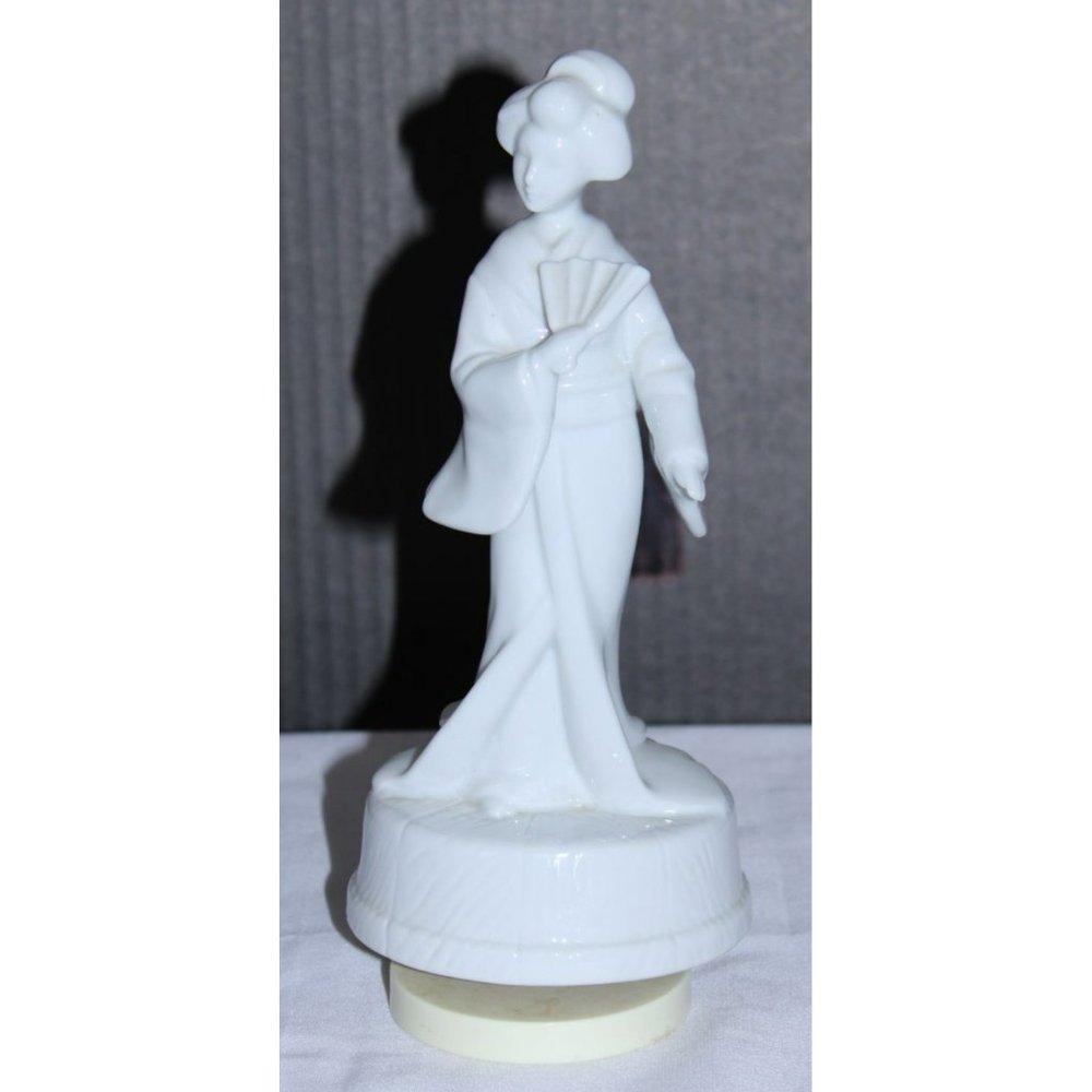 Porcelain Geisha Girl Music Box - Made in Japan